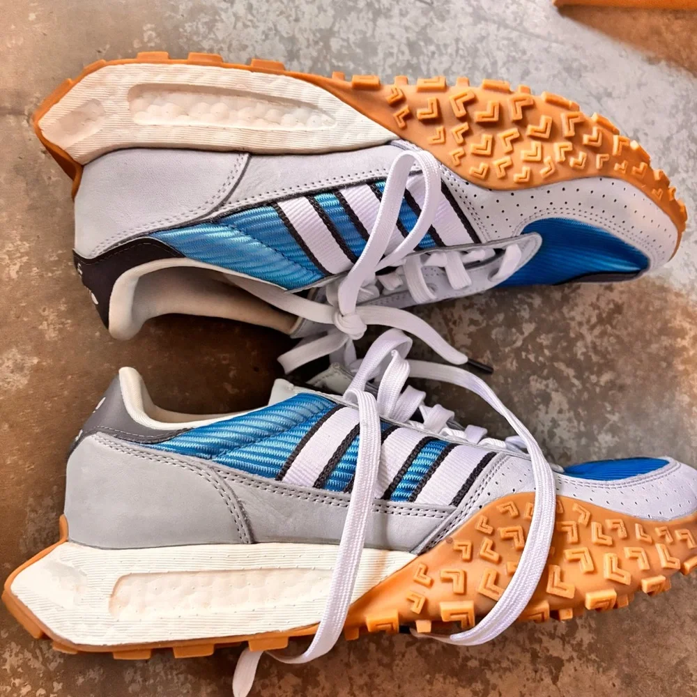 Adidas Retropy men’s 7 blue and white sneakers